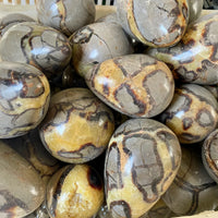 1pc Stunning Turtle Back Stone Egg Shape Dragon Crystal Crack , Home Decoration Ornament, Holiday Party Decorations, DIY